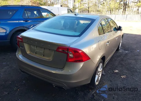 2015 Volvo S60 T5 Premier из США, поврежденный, VIN YV140MFK0F2336532